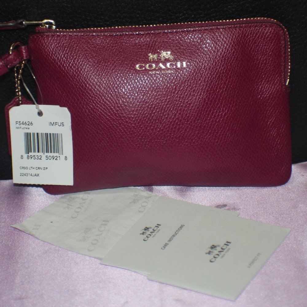 NWT FUSCHIA COACH CORNER ZIP WALLET